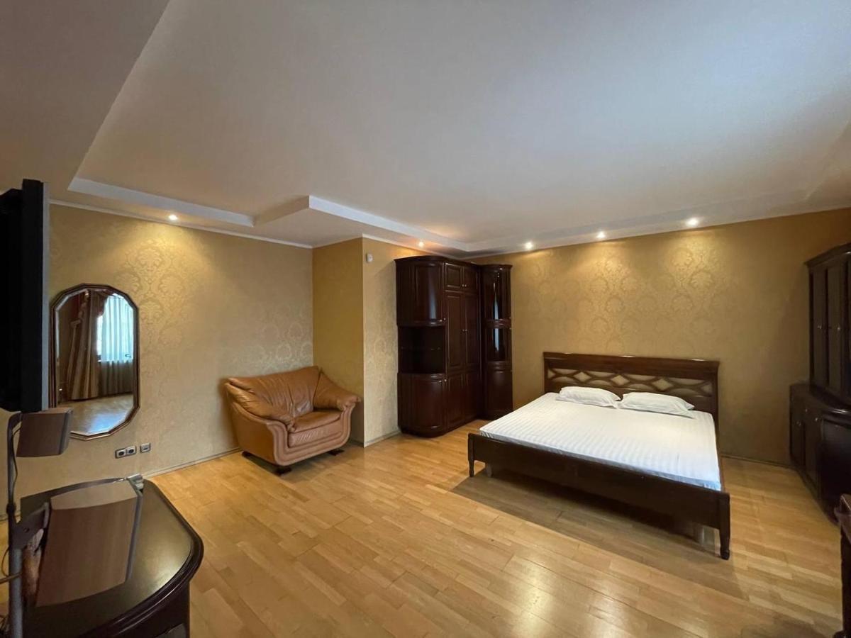 One Bedroom Kreschatik Str 4 Kyiv Exterior photo